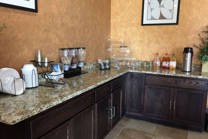 Breakfast/Coffee Service 22 of 40