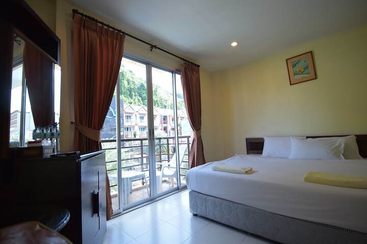 Room 7 of 28