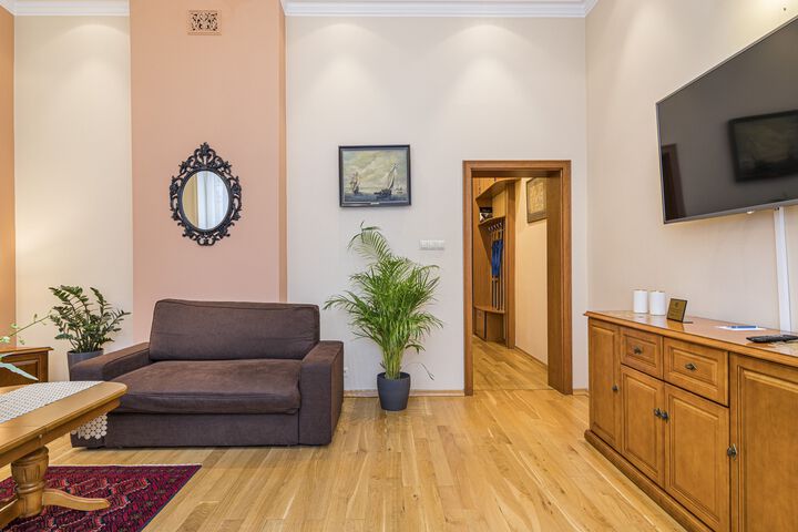 Room 10 of 25