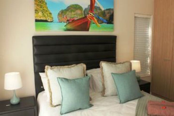 Room 6 of 11