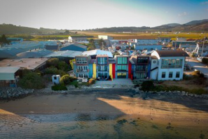 Hotel Exterior 11 of 42