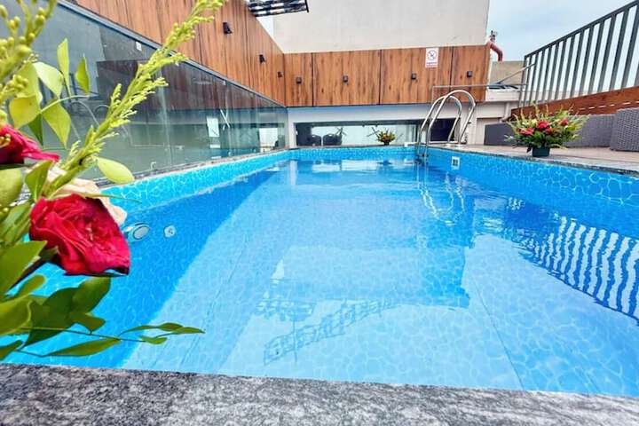 Pool 4 of 6