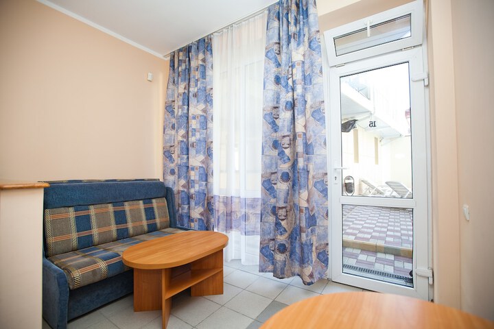Room 16 of 26