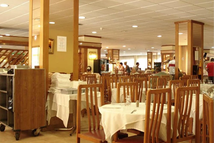 Dining 41 of 80