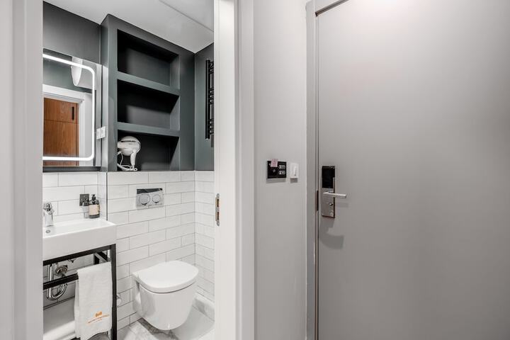 Room 46 of 75