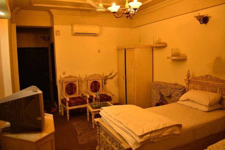 Room 3 of 8