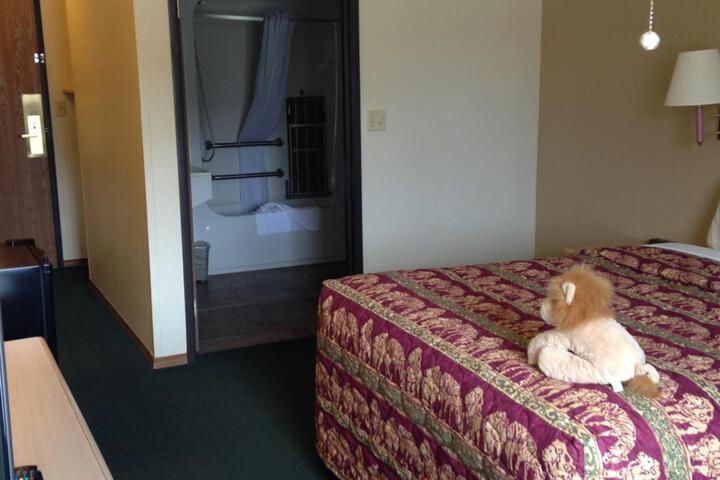 Room 13 of 38