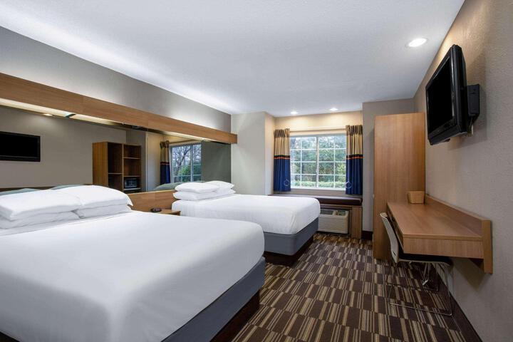 1 Queen Bed Accessible Room (15 of 25)