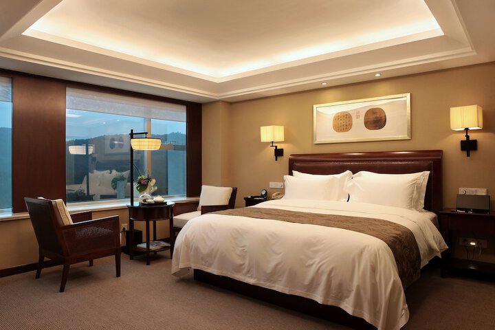 Room 5 of 95