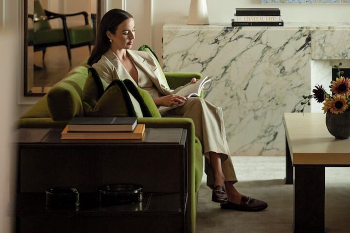 Lobby lounge