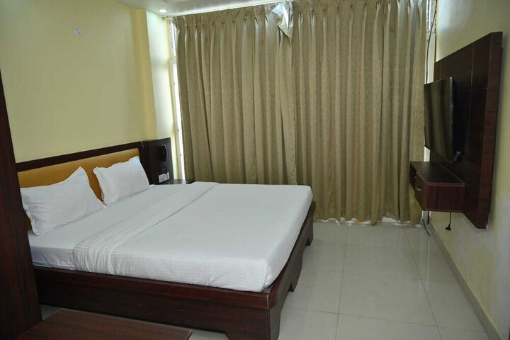 Room 6 of 32