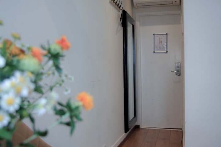 Room 18 of 132