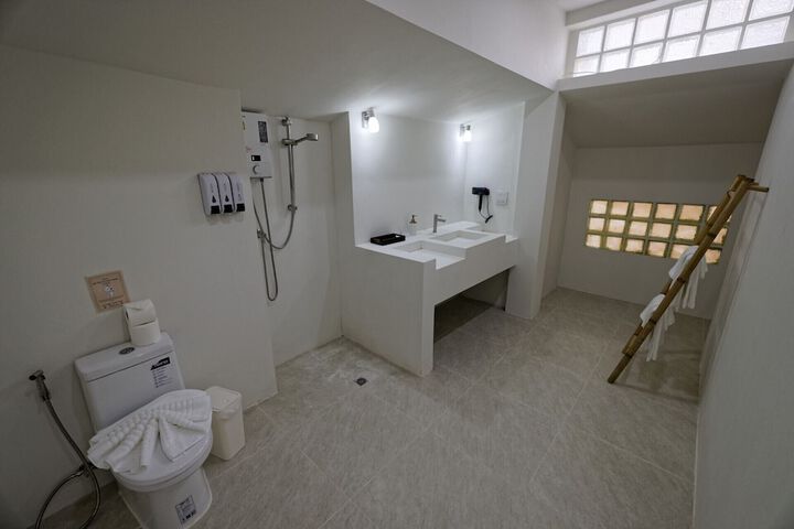 Room 33 of 68