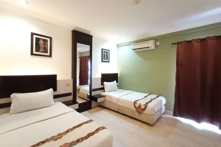 Room 15 of 32