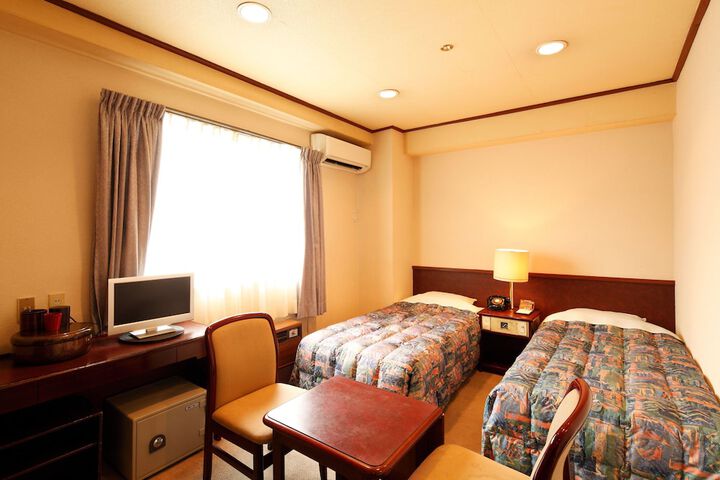 Room 15 of 102
