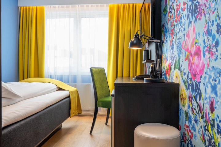 Room 15 of 34