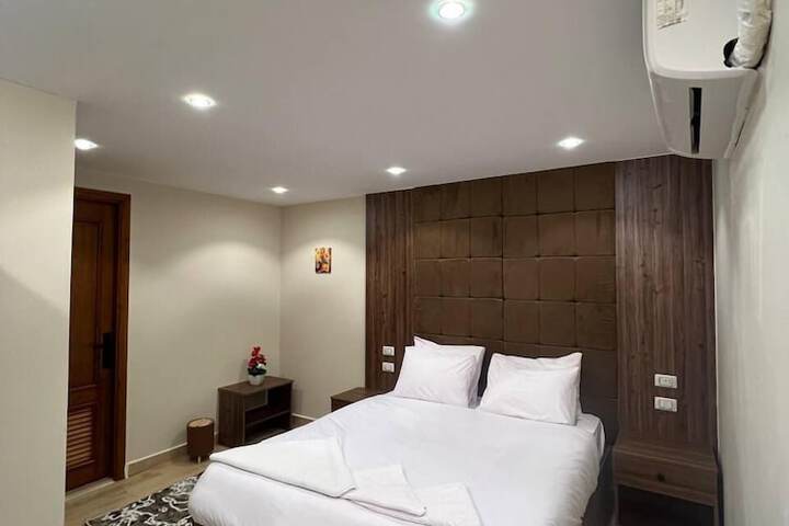 Room 4 of 14
