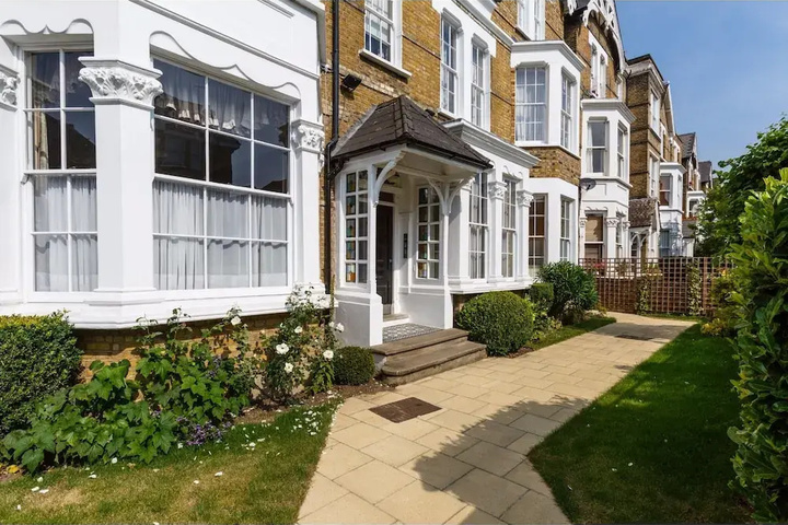 Bright Spacious West Hampstead Flat for 4