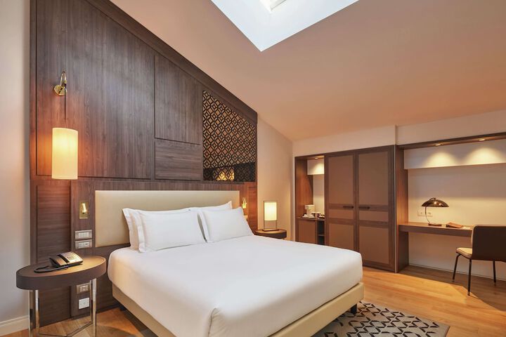 Room 42 of 163