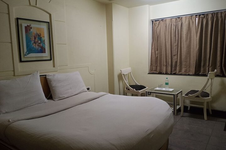Room 8 of 35