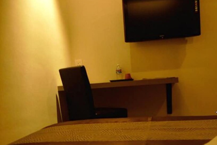 Room 19 of 32