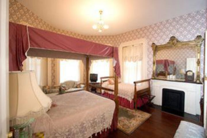 Room 25 of 40