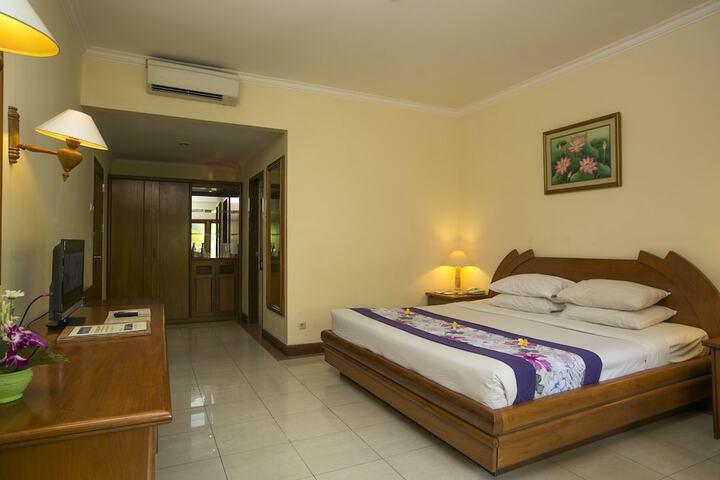 Room 7 of 103