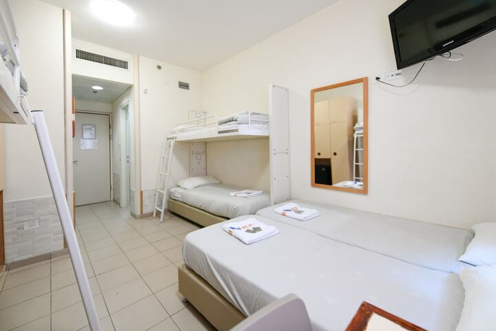 Room 11 of 33