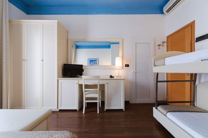 Room 15 of 40