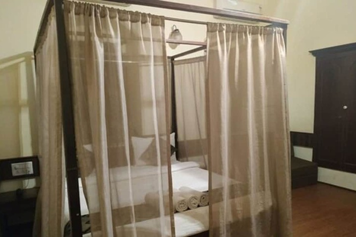 Room 16 of 34