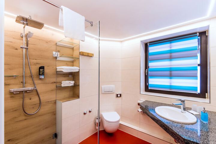 Room 28 of 59