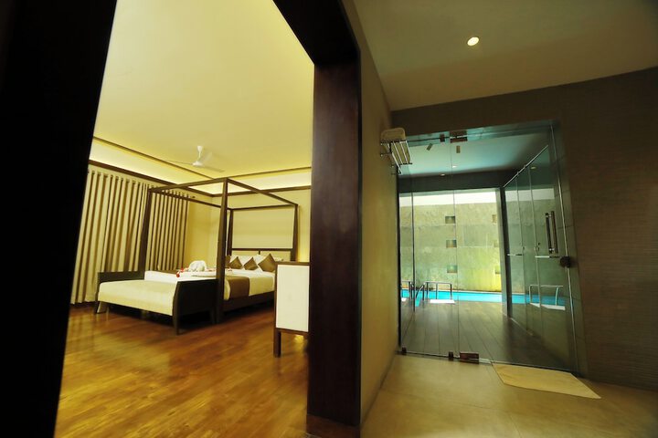 Room 27 of 62