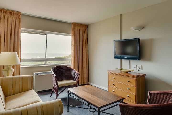 Room 12 of 77