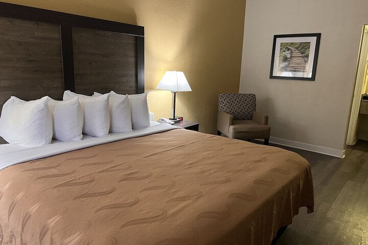1 King Bed Mobility Accessible (4 of 12)