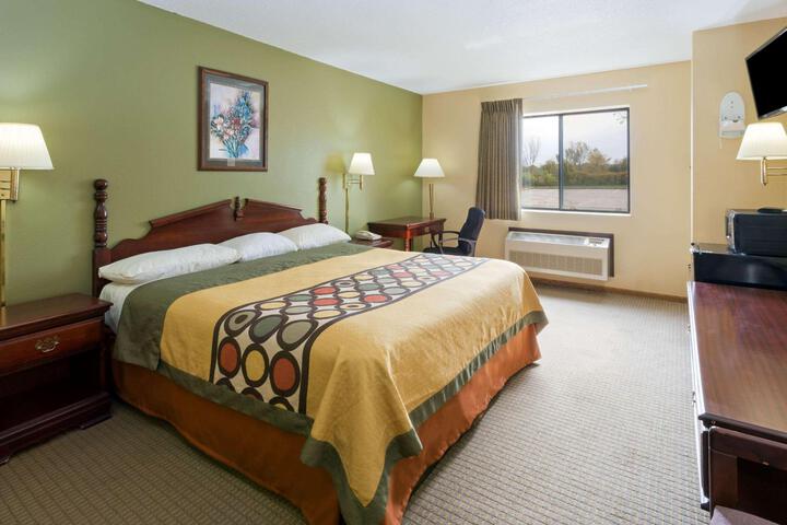 1 King Bed (11 of 18)