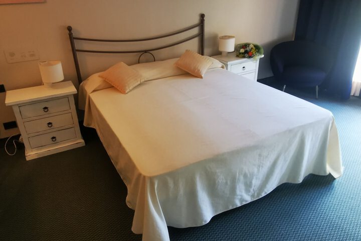Room 27 of 123
