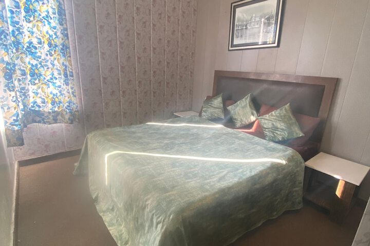 Room 7 of 16