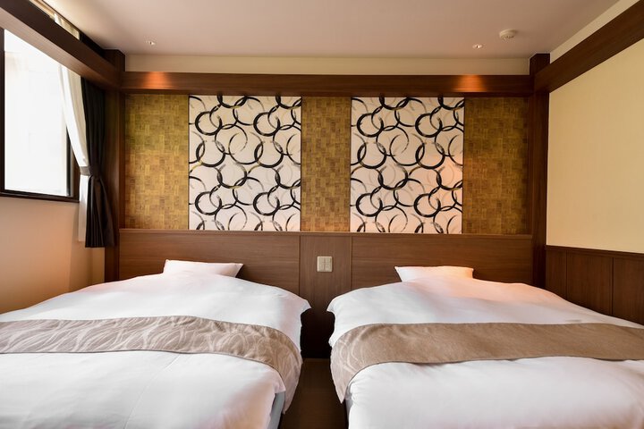 Room 27 of 218