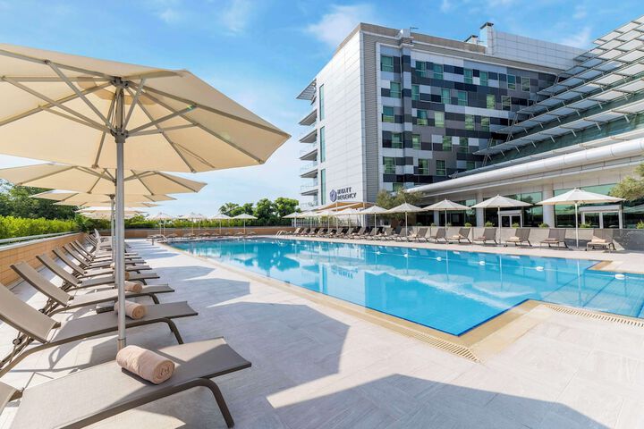Hotel with Pool