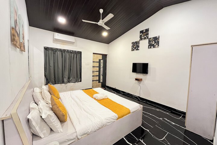 Room 13 of 28