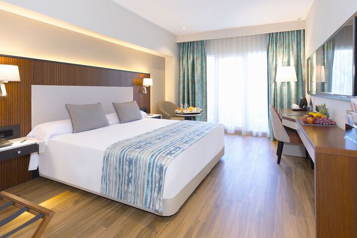Room 4 of 83