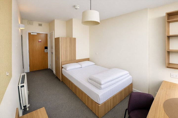 Room 6 of 19