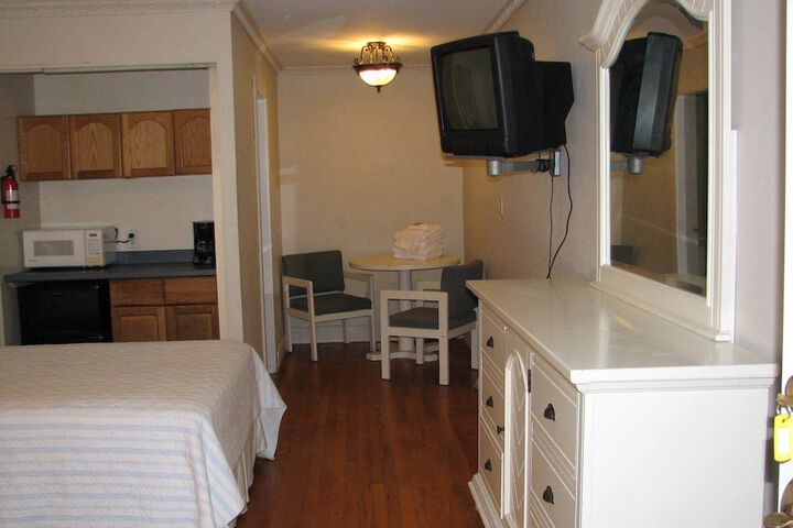 Room 4 of 20
