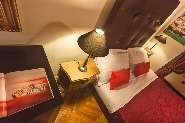 Room 33 of 70