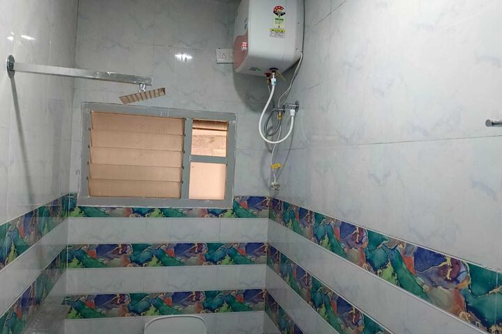 Room 12 of 16