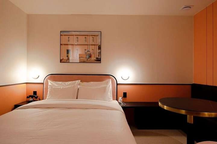 Room 42 of 74