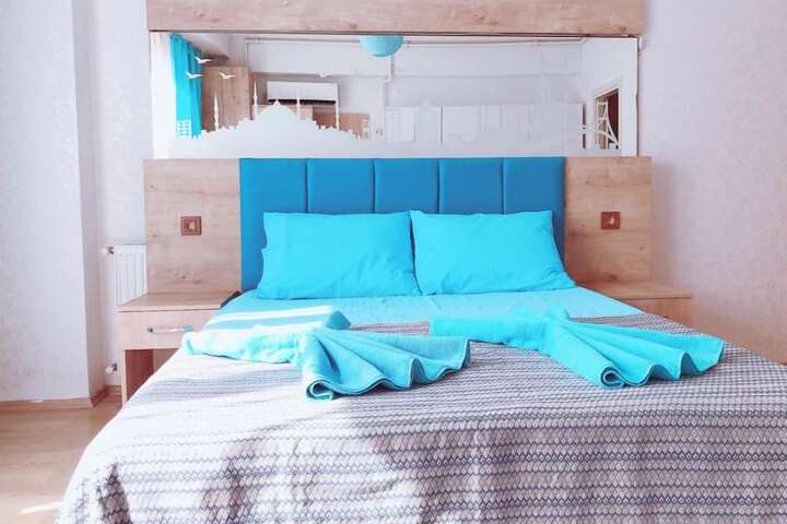 Room 2 of 6