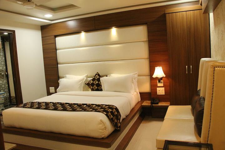 Room 33 of 123