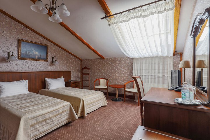 Room 15 of 77