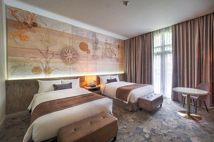 Room 15 of 102